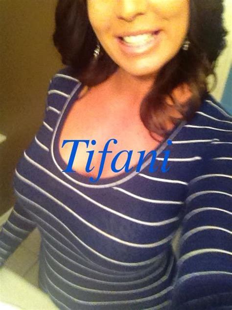 Busty brunette with beautiful green eyes. . Body rubs phx